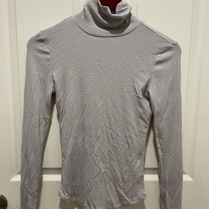 Aritzia lightweight turtleneck